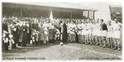 Supporters vieren de kampioenen 1943-1944.